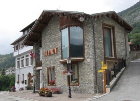 Élagueur Villarodin-Bourget